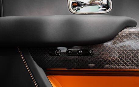 Rolls-Royce Cullinan, 2025 год, 75 000 000 рублей, 33 фотография