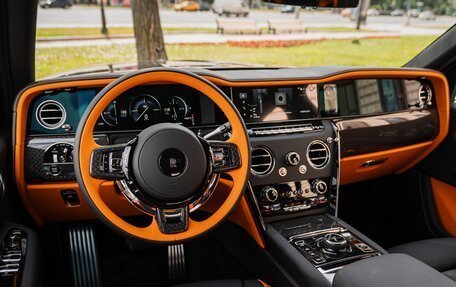 Rolls-Royce Cullinan, 2025 год, 75 000 000 рублей, 28 фотография