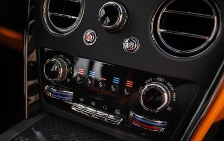 Rolls-Royce Cullinan, 2025 год, 75 000 000 рублей, 31 фотография