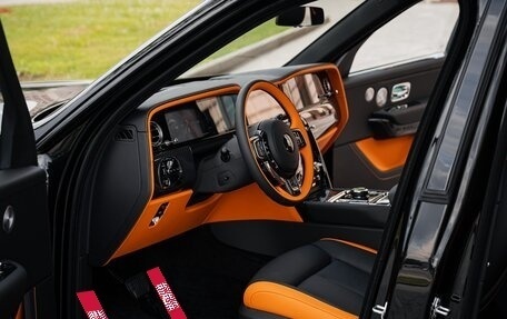 Rolls-Royce Cullinan, 2025 год, 75 000 000 рублей, 10 фотография