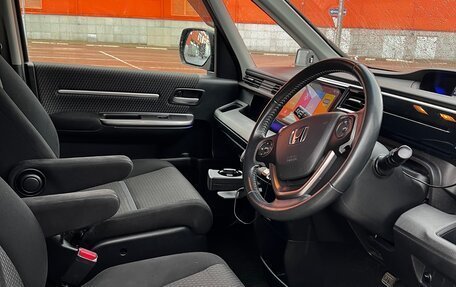 Honda Stepwgn IV, 2017 год, 1 850 000 рублей, 12 фотография