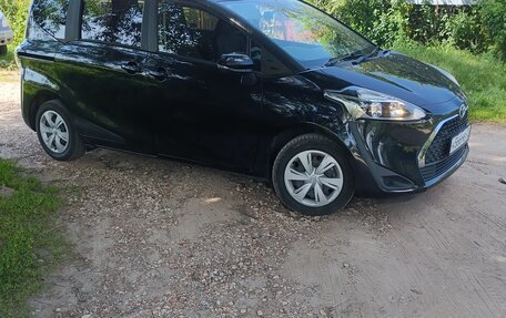Toyota Sienta II, 2022 год, 1 555 000 рублей, 2 фотография