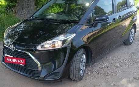 Toyota Sienta II, 2022 год, 1 555 000 рублей, 3 фотография