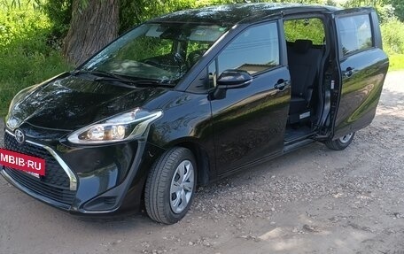 Toyota Sienta II, 2022 год, 1 555 000 рублей, 10 фотография