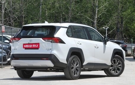 Toyota RAV4, 2025 год, 3 620 000 рублей, 2 фотография