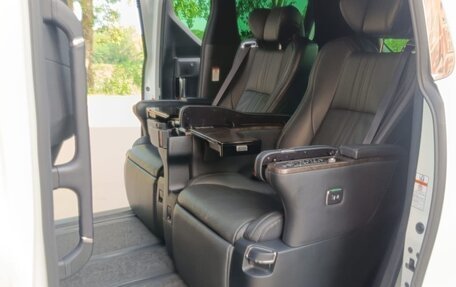 Toyota Alphard III, 2019 год, 5 700 000 рублей, 6 фотография