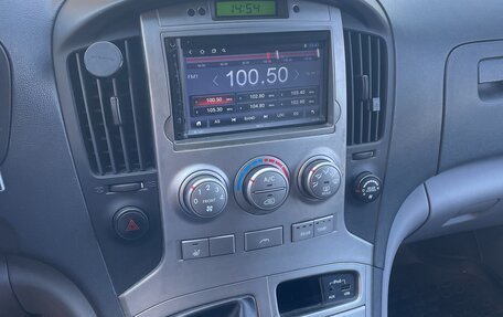 Hyundai H-1 II рестайлинг, 2011 год, 1 500 000 рублей, 13 фотография