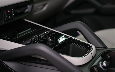 Porsche Cayenne III, 2025 год, 25 165 000 рублей, 38 фотография