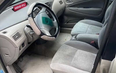 Toyota Prius IV XW50, 2001 год, 750 000 рублей, 1 фотография