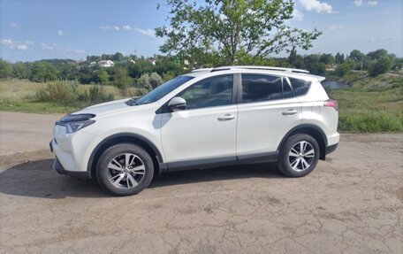Toyota RAV4, 2017 год, 2 370 000 рублей, 2 фотография