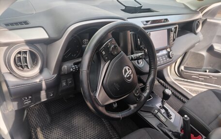 Toyota RAV4, 2017 год, 2 370 000 рублей, 11 фотография