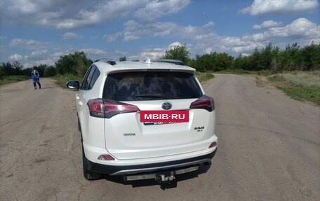 Toyota RAV4, 2017 год, 2 370 000 рублей, 3 фотография
