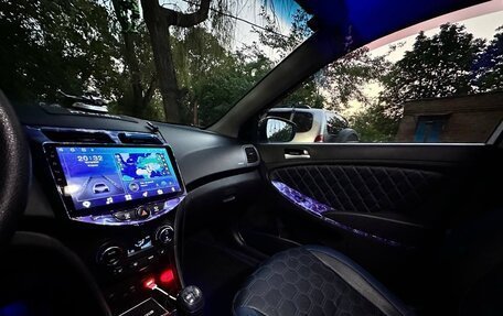 Hyundai Solaris II рестайлинг, 2014 год, 1 150 000 рублей, 19 фотография