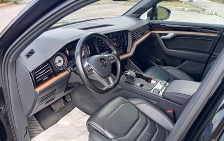 Volkswagen Touareg III, 2018 год, 4 600 000 рублей, 7 фотография