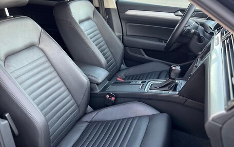 Volkswagen Passat B8 рестайлинг, 2015 год, 1 850 000 рублей, 14 фотография