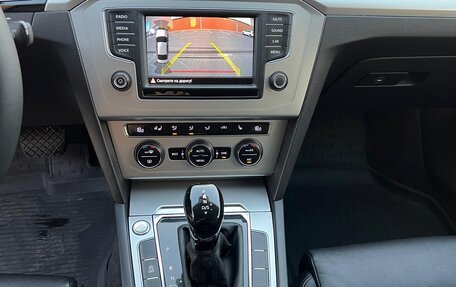 Volkswagen Passat B8 рестайлинг, 2015 год, 1 850 000 рублей, 19 фотография