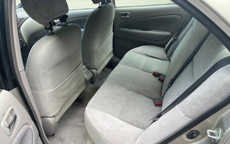 Toyota Prius IV XW50, 2001 год, 750 000 рублей, 3 фотография