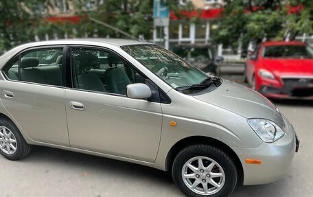 Toyota Prius IV XW50, 2001 год, 750 000 рублей, 9 фотография