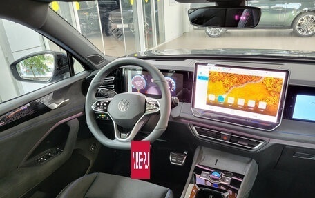 Volkswagen Tiguan, 2025 год, 4 998 000 рублей, 15 фотография