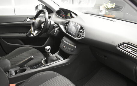 Peugeot 308 II, 2019 год, 990 000 рублей, 9 фотография