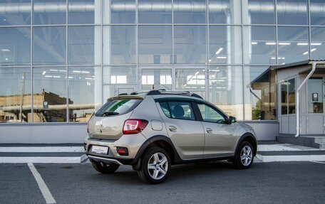 Renault Sandero II рестайлинг, 2017 год, 900 000 рублей, 2 фотография