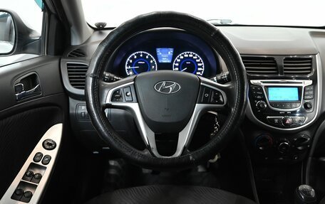 Hyundai Solaris II рестайлинг, 2013 год, 800 000 рублей, 17 фотография