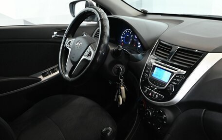 Hyundai Solaris II рестайлинг, 2013 год, 800 000 рублей, 13 фотография