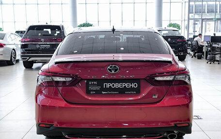 Toyota Camry, 2021 год, 2 850 000 рублей, 10 фотография