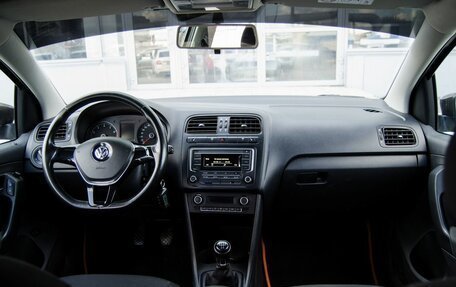 Volkswagen Polo VI (EU Market), 2017 год, 950 000 рублей, 13 фотография