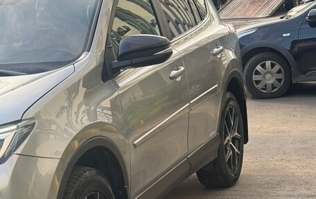 Toyota RAV4, 2017 год, 2 390 000 рублей, 2 фотография