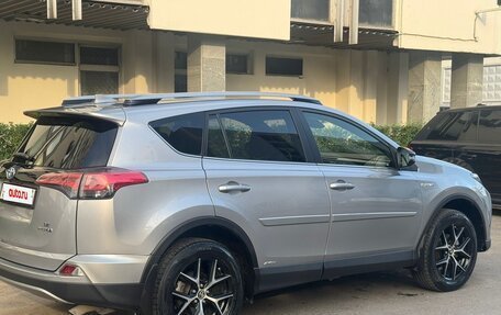 Toyota RAV4, 2017 год, 2 390 000 рублей, 6 фотография
