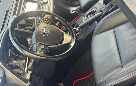 Toyota RAV4, 2017 год, 2 390 000 рублей, 12 фотография