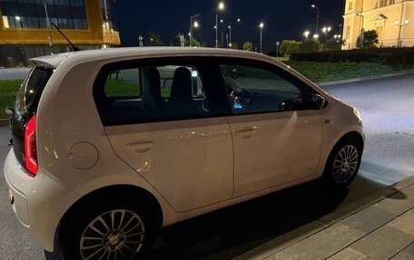 Volkswagen up! I рестайлинг, 2014 год, 949 999 рублей, 3 фотография