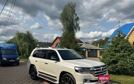 Toyota Land Cruiser 200, 2017 год, 6 890 000 рублей, 4 фотография