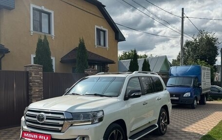 Toyota Land Cruiser 200, 2017 год, 6 890 000 рублей, 6 фотография