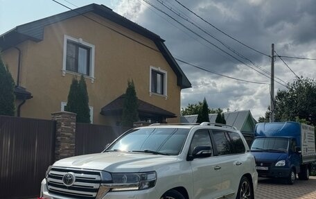 Toyota Land Cruiser 200, 2017 год, 6 890 000 рублей, 9 фотография