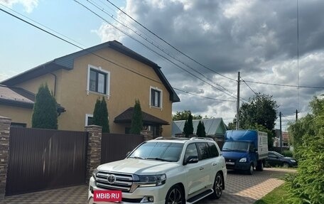 Toyota Land Cruiser 200, 2017 год, 6 890 000 рублей, 2 фотография
