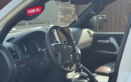Toyota Land Cruiser 200, 2017 год, 6 890 000 рублей, 16 фотография