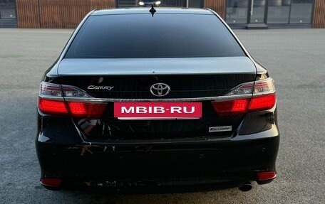 Toyota Camry, 2017 год, 1 850 000 рублей, 6 фотография