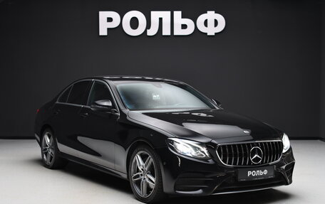 Mercedes-Benz E-Класс, 2019 год, 3 550 000 рублей, 1 фотография