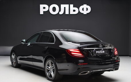 Mercedes-Benz E-Класс, 2019 год, 3 550 000 рублей, 2 фотография