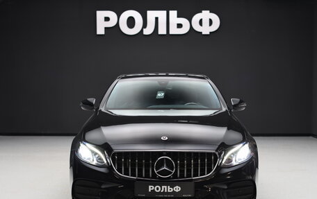 Mercedes-Benz E-Класс, 2019 год, 3 550 000 рублей, 3 фотография