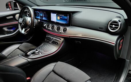 Mercedes-Benz E-Класс, 2019 год, 3 550 000 рублей, 25 фотография