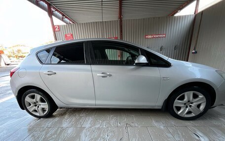 Opel Astra J, 2011 год, 845 000 рублей, 2 фотография