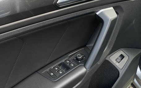 Volkswagen Tiguan II, 2020 год, 2 900 000 рублей, 21 фотография