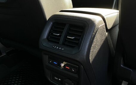 Volkswagen Tiguan II, 2020 год, 2 900 000 рублей, 26 фотография