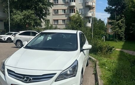 Hyundai Solaris II рестайлинг, 2015 год, 1 240 000 рублей, 1 фотография