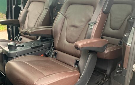 Mercedes-Benz V-Класс, 2018 год, 5 300 000 рублей, 13 фотография