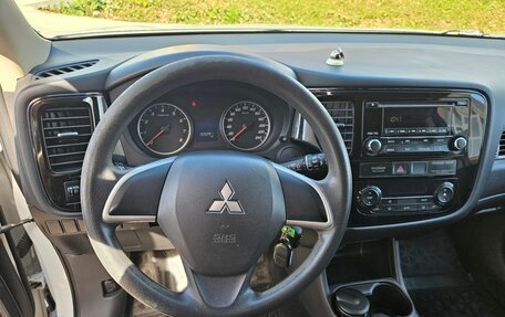 Mitsubishi Outlander III рестайлинг 3, 2013 год, 1 490 000 рублей, 4 фотография