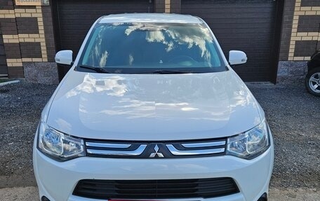 Mitsubishi Outlander III рестайлинг 3, 2013 год, 1 490 000 рублей, 3 фотография